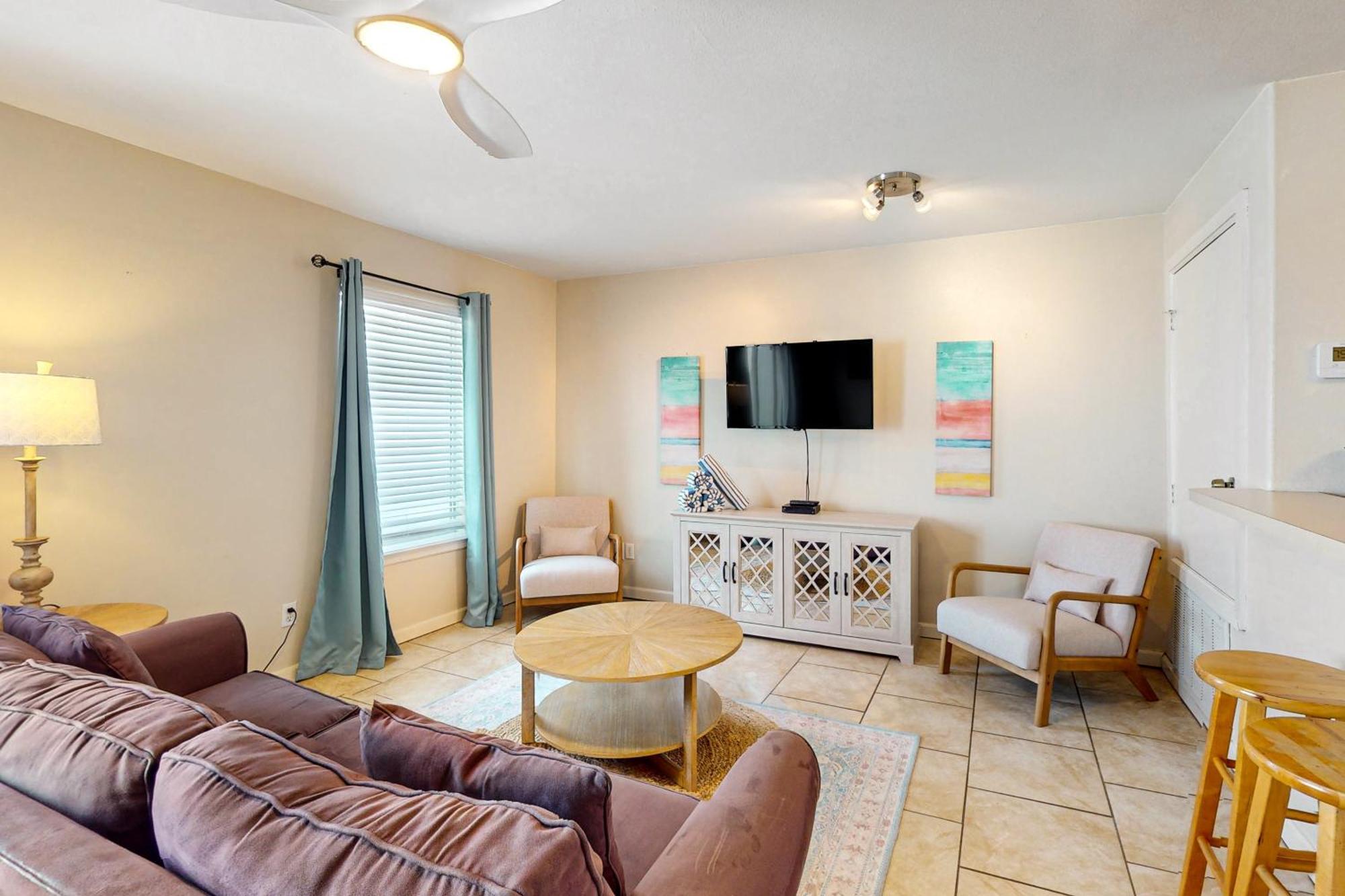 Leeward 9303 Apartment